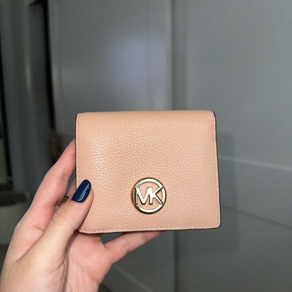 Michael Kors pink wallet small